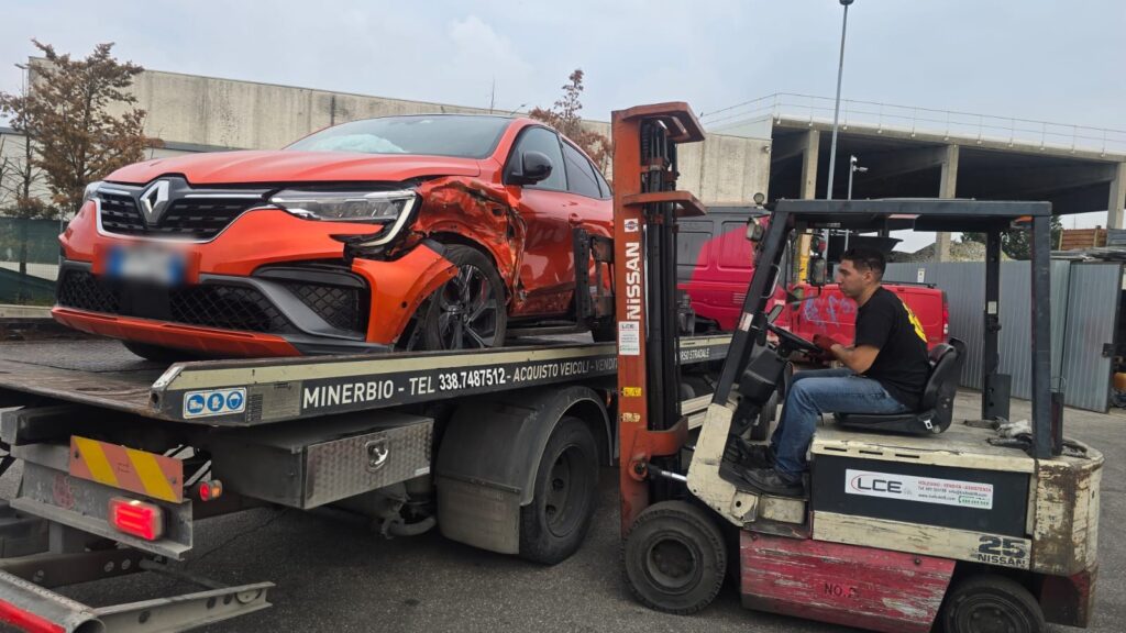 Auto incidentata ritirata da Automultiservice