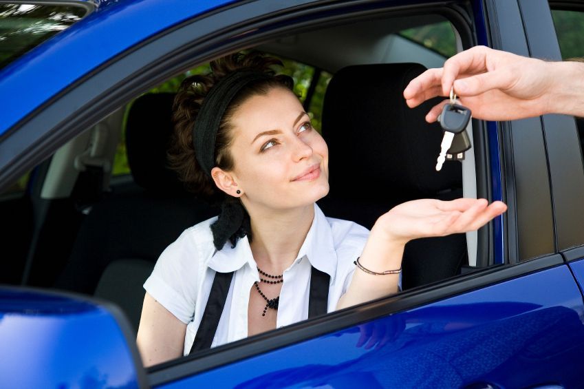 Consegna delle chiavi dopo la vendita dell'auto usata